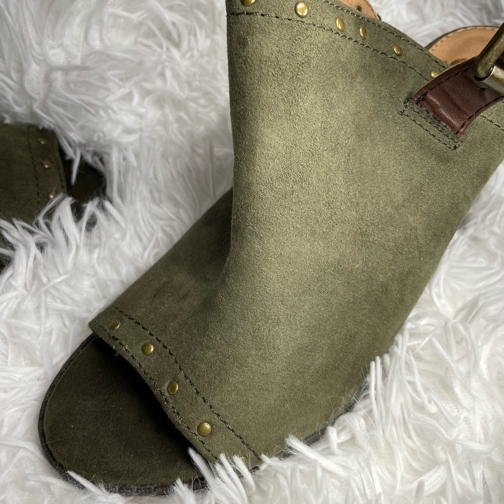 Olive green peep toe suede heels gold studs | Size 6 - Picture 5 of 10